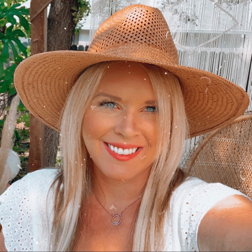 Meet your Posher, Brittney